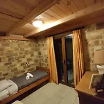 Villa-τo Petrino Villa