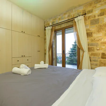 Villa-τo Petrino