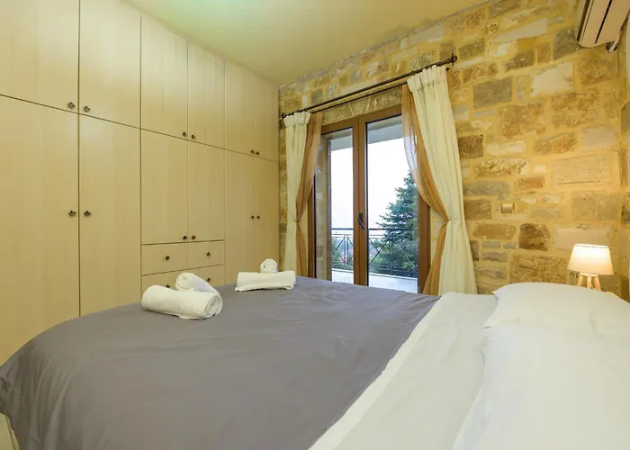 Villa-τo Petrino