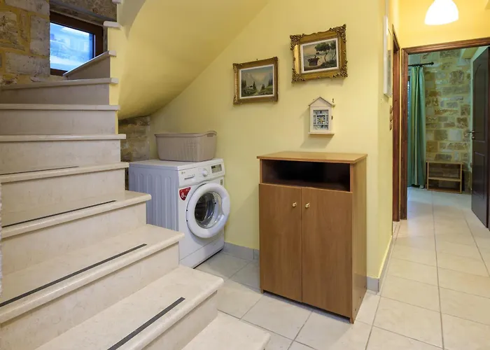 Villa-τo Petrino Krioneri (Corinthia)